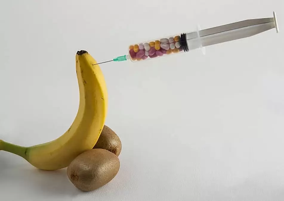 Penis size injected into the example of a banana